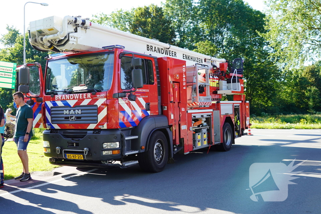 Gewonde na botsing met brandweervoertuig op weg naar reanimatie