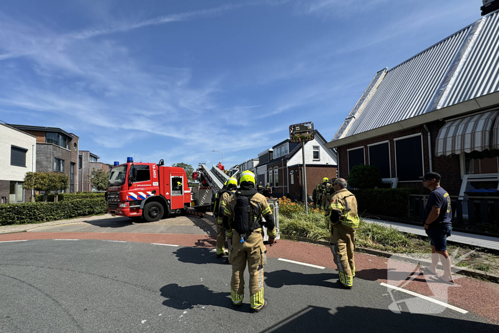 Brandweer ingezet voor brand in dak bij woning