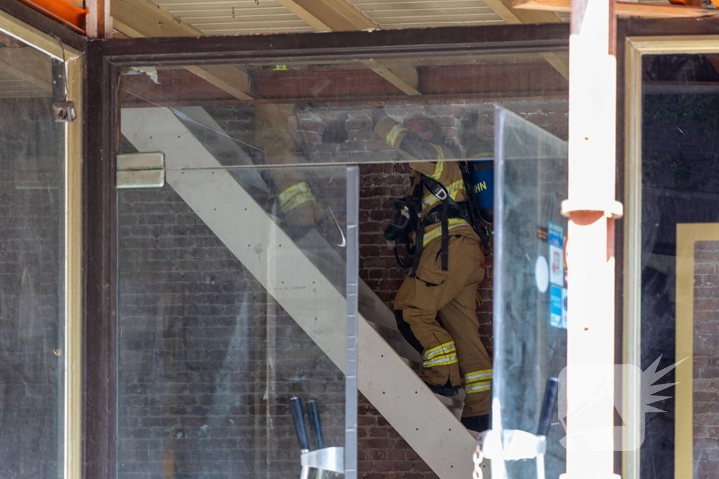 Brandende bouwmaterialen in binnenstad