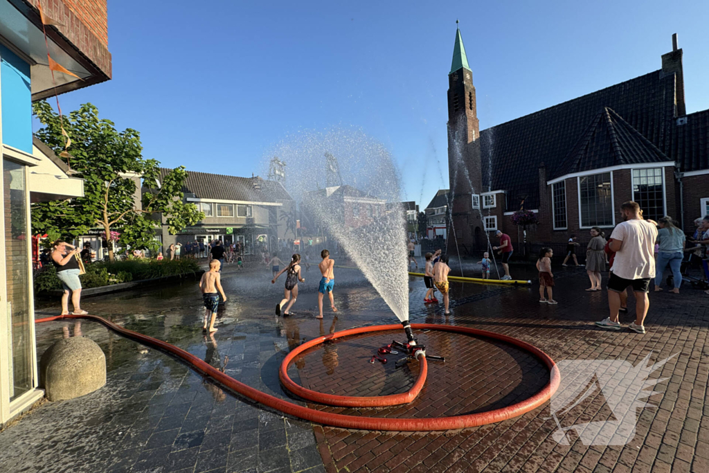 Brandweer zorgt voor verkoeling en veel plezier