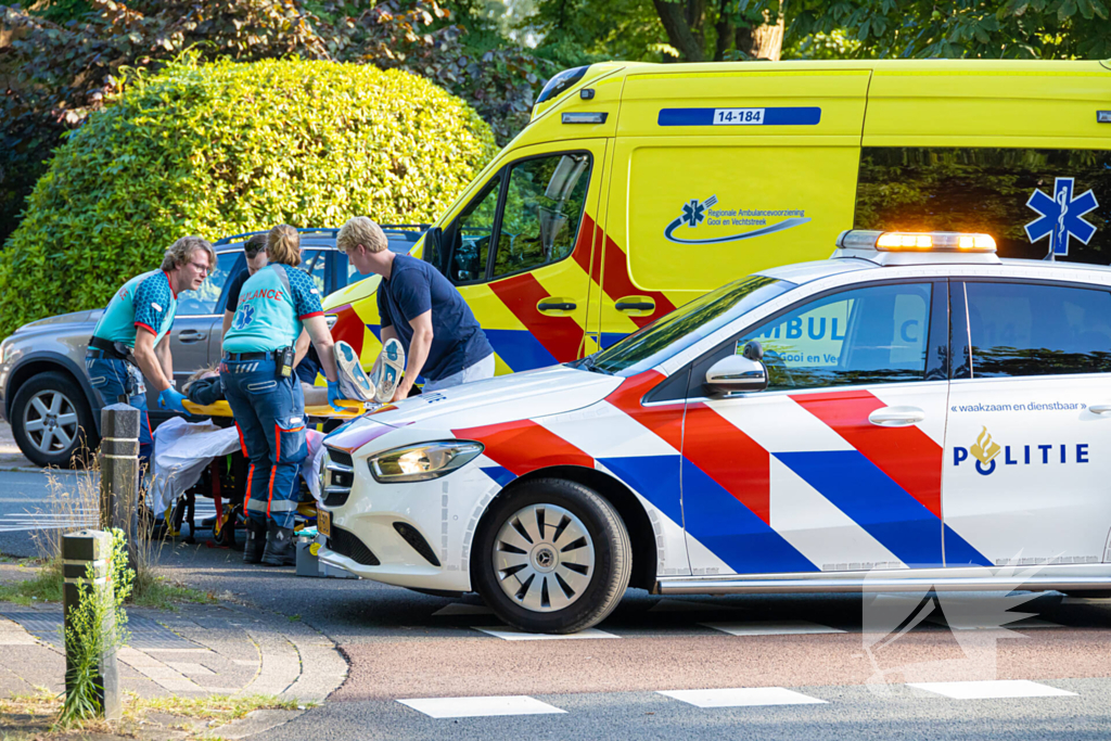 Jongeman op bromfiets aangereden door automobilist