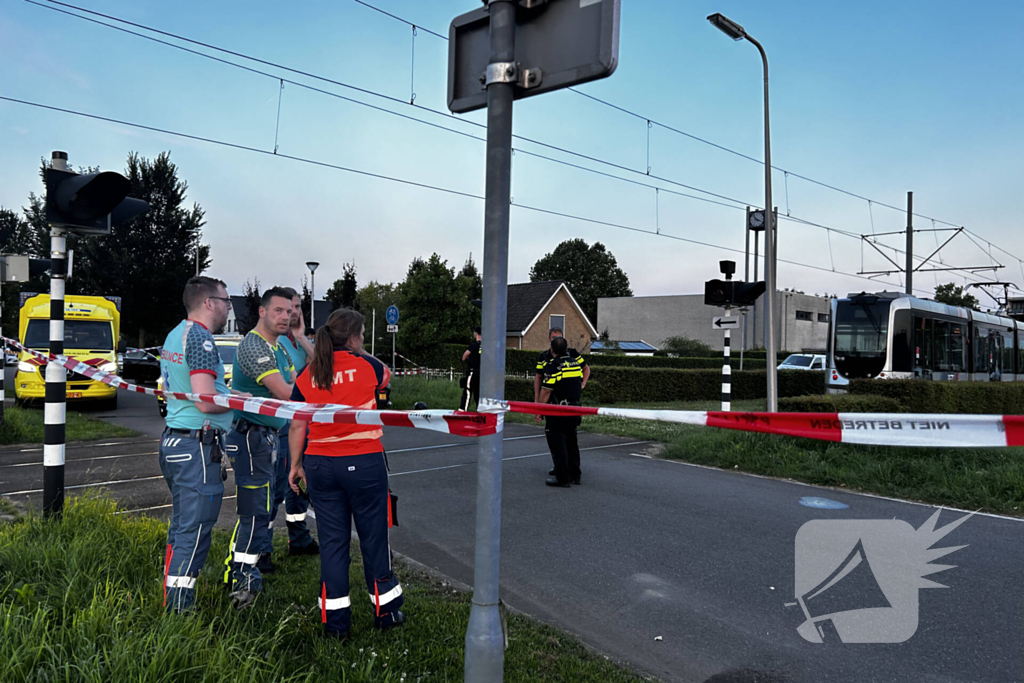 Scooterrijder zwaargewond bij aanrijding met tram