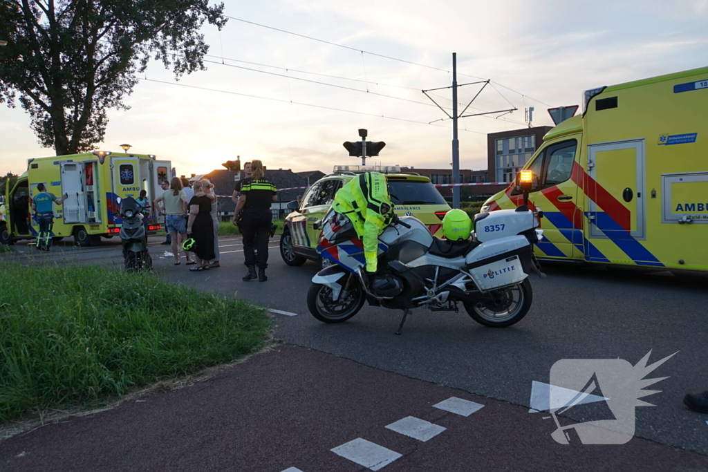 Scooterrijder zwaargewond bij aanrijding met tram