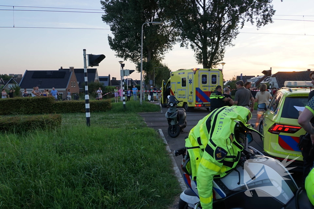 Scooterrijder zwaargewond bij aanrijding met tram