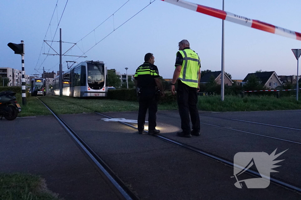 Scooterrijder zwaargewond bij aanrijding met tram