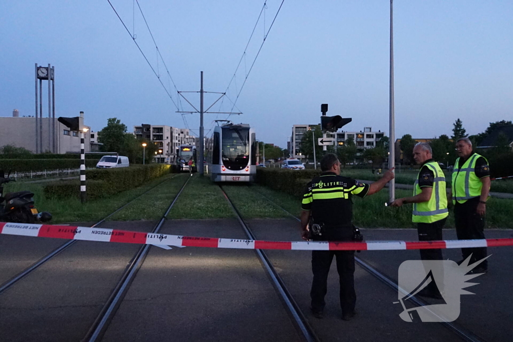 Scooterrijder zwaargewond bij aanrijding met tram