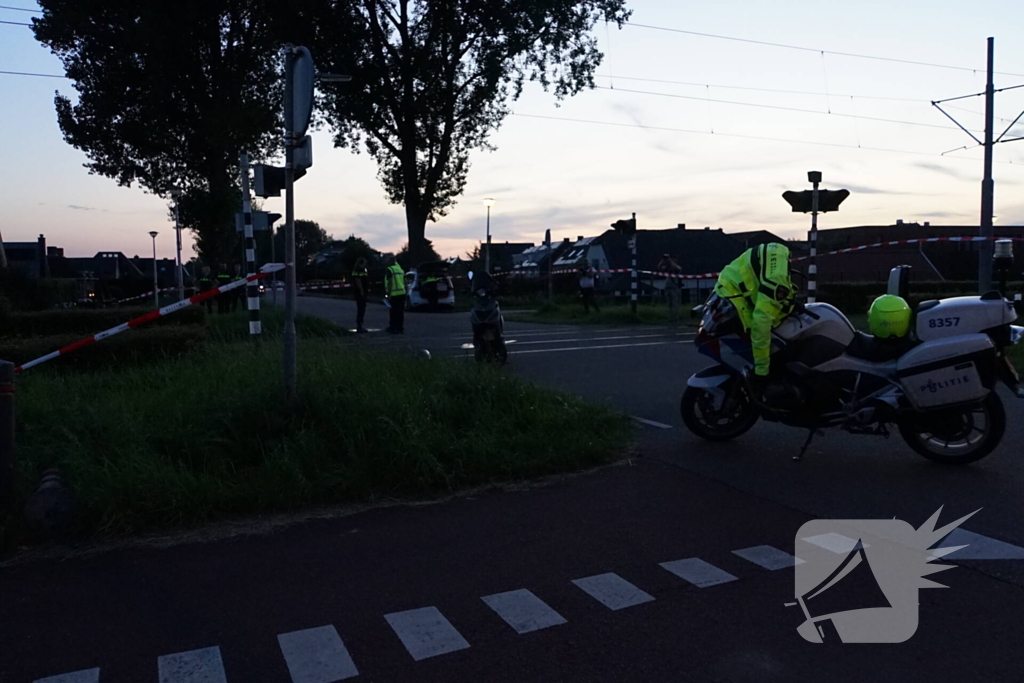 Scooterrijder zwaargewond bij aanrijding met tram