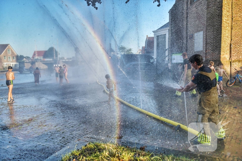 Brandweer zorgt voor verkoeling en plezier