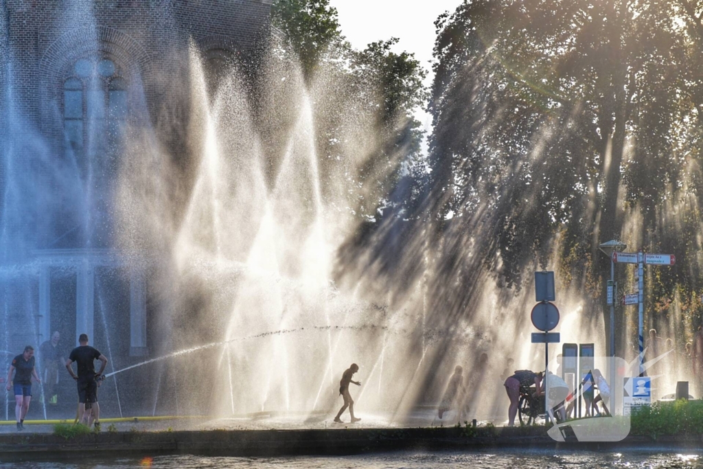 Brandweer zorgt voor verkoeling en plezier