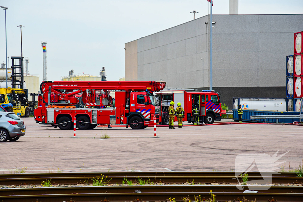 Veel rookontwikkeling bij grote brand bij Reachtracker