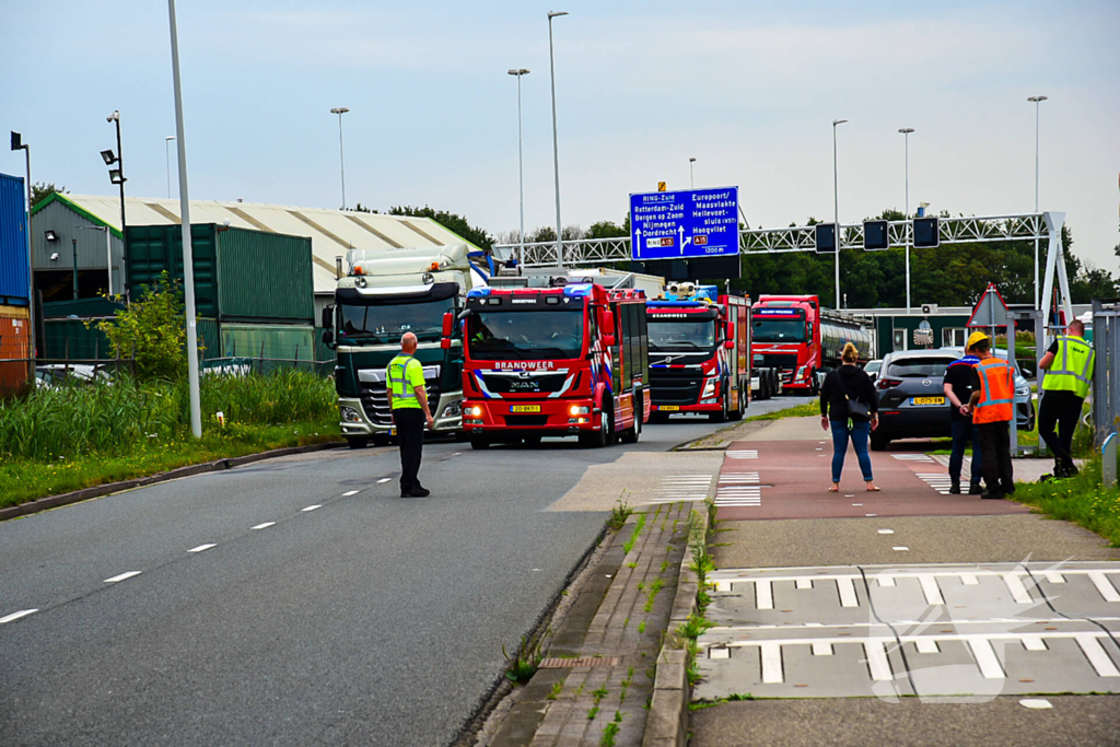 Veel rookontwikkeling bij grote brand bij Reachtracker