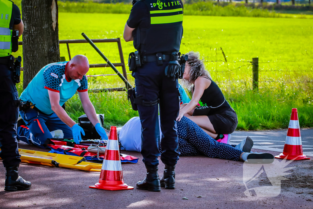 Vrouw slaat om met scootmobiel