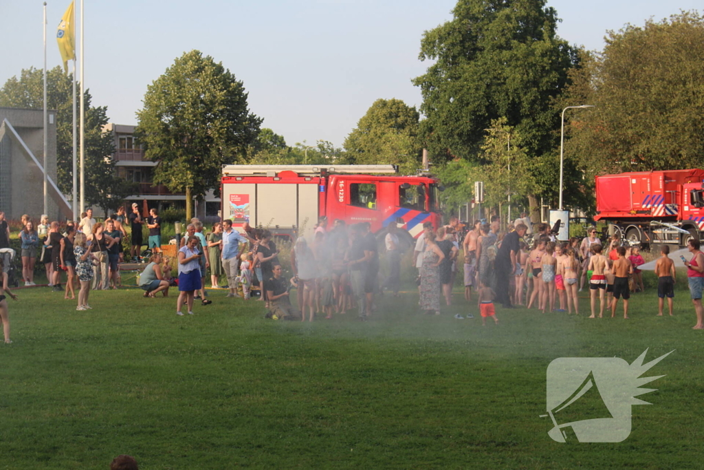 Jong en oud genieten bij waterfestijn