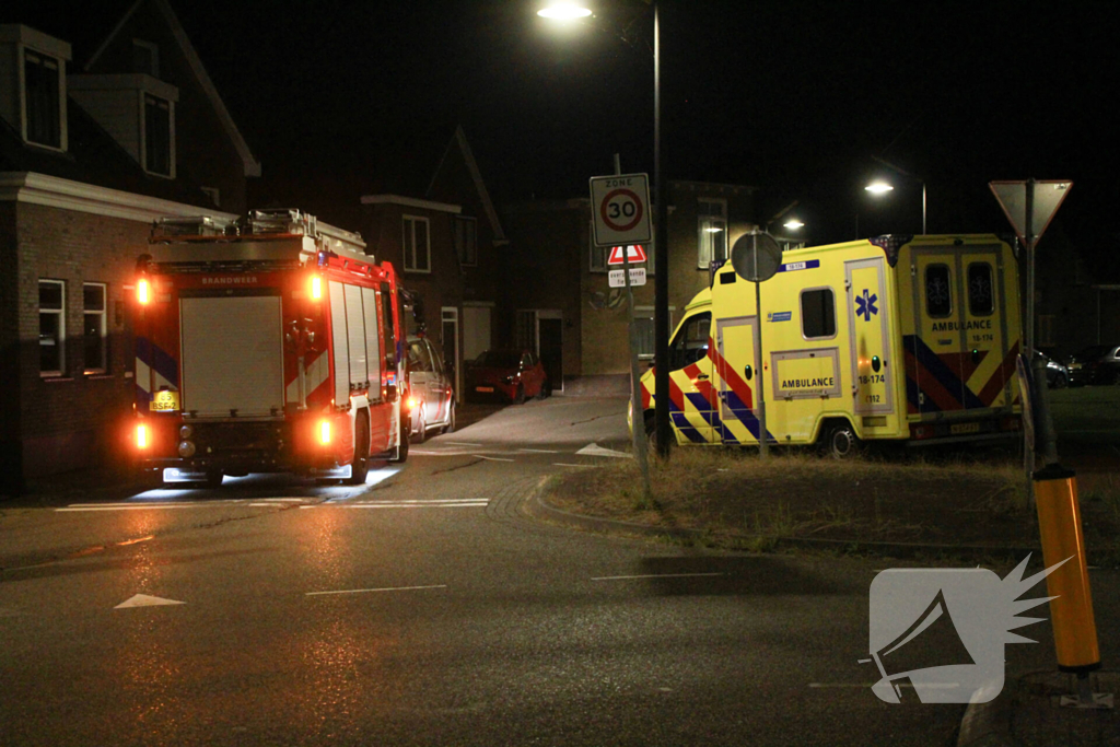 Hulpverleners halen vrouw uit rivier