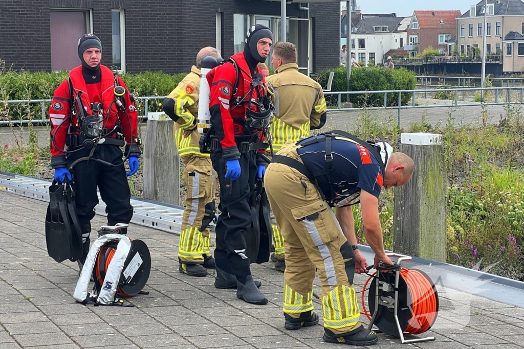 Hulpdiensten en politiehelikopter zoeken naar mogelijke drenkeling