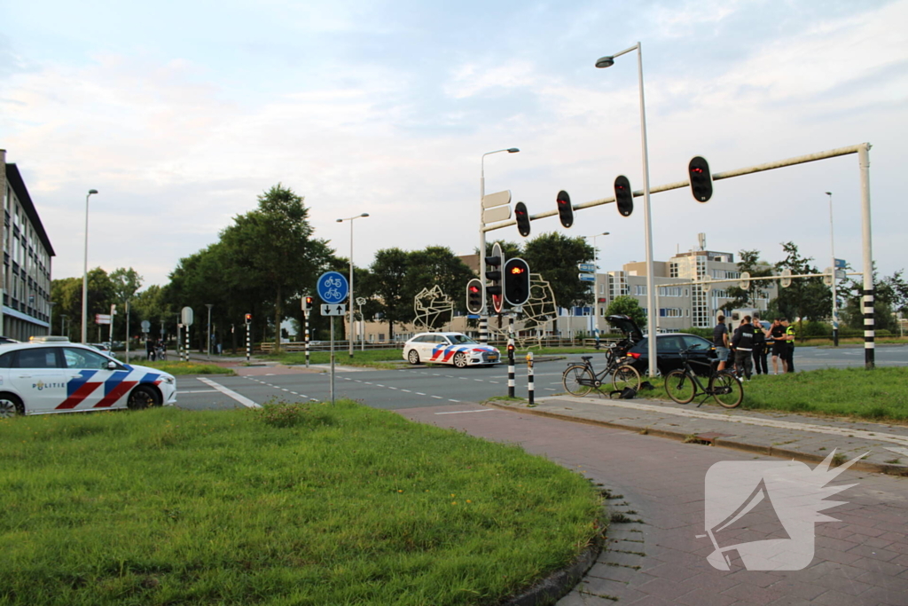 Automobilist schept fietser