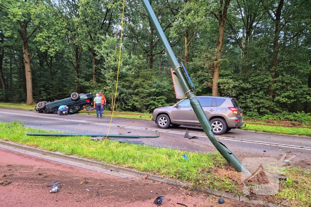 Veel schade en persoon gevlucht na ongeval