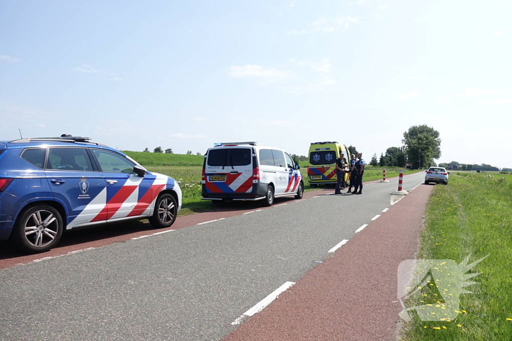 Scooterrijder ten val door vliegje in oog