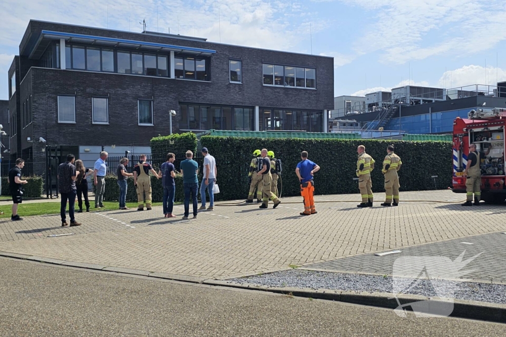 Haag vliegt in brand door onkruidverbrander