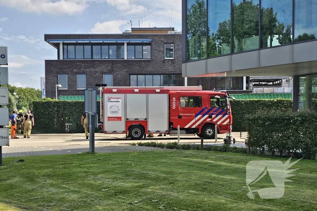 Haag vliegt in brand door onkruidverbrander