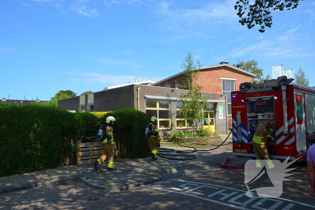 Brand in bijgebouw snel onder controle