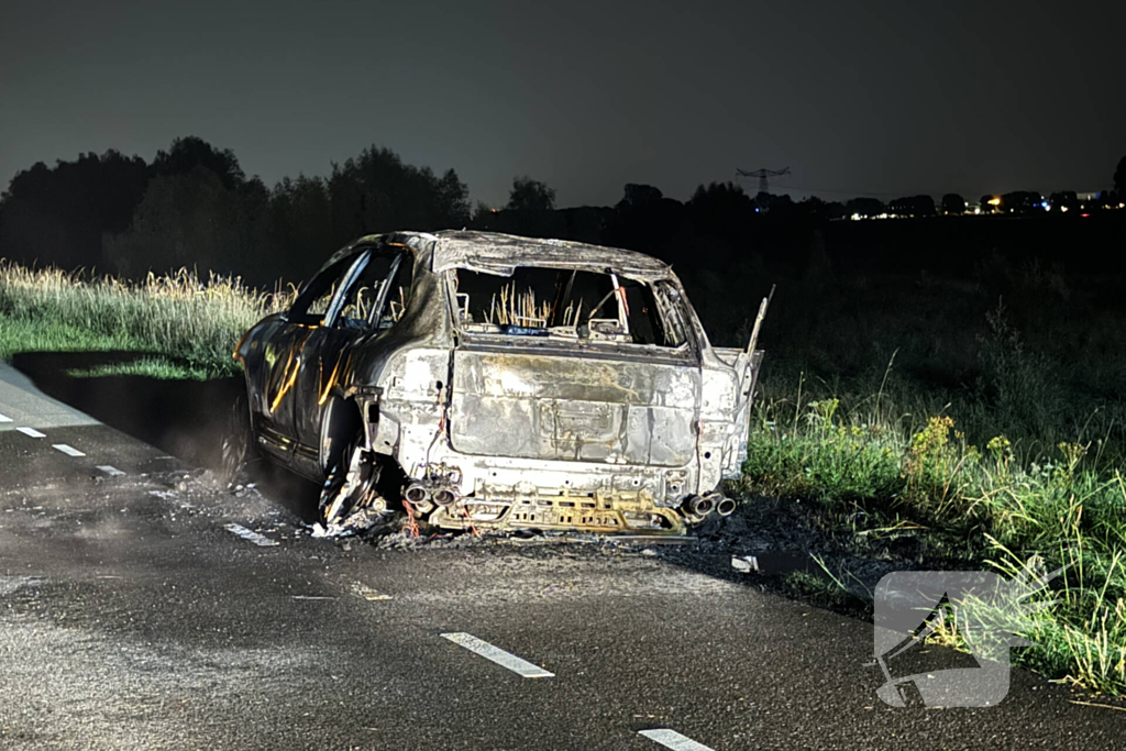 Porsche Cayenne brandt volledig uit