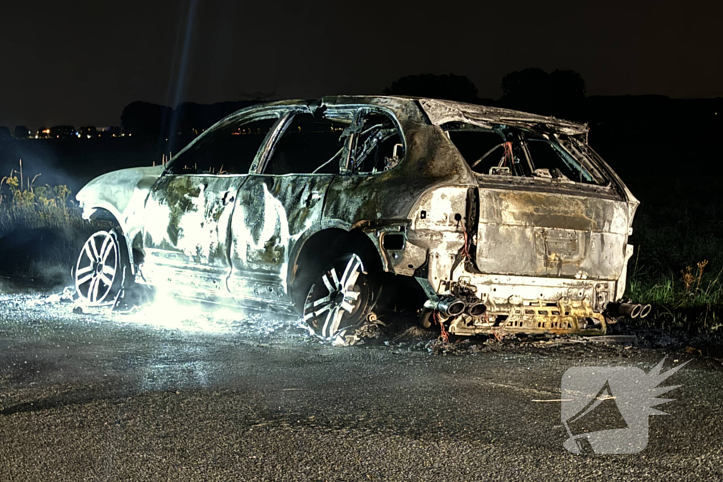 Porsche Cayenne brandt volledig uit