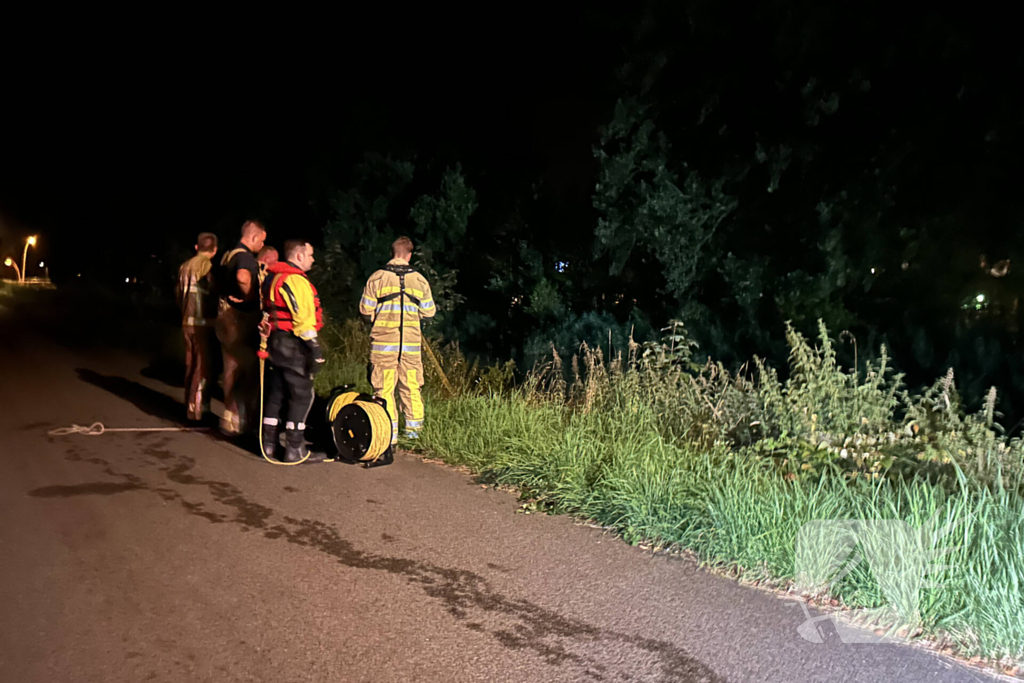 Zoektocht in water na aantreffen kleding