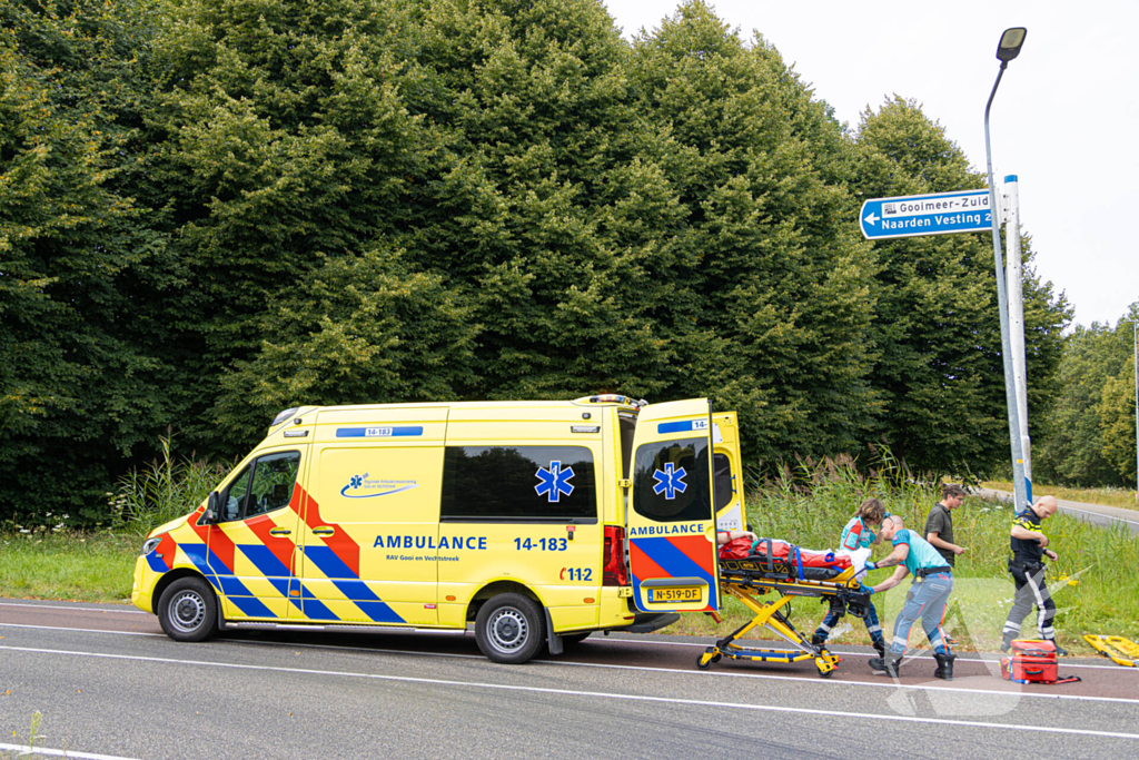 Motorrijder gewond bij aanrijding op oprit