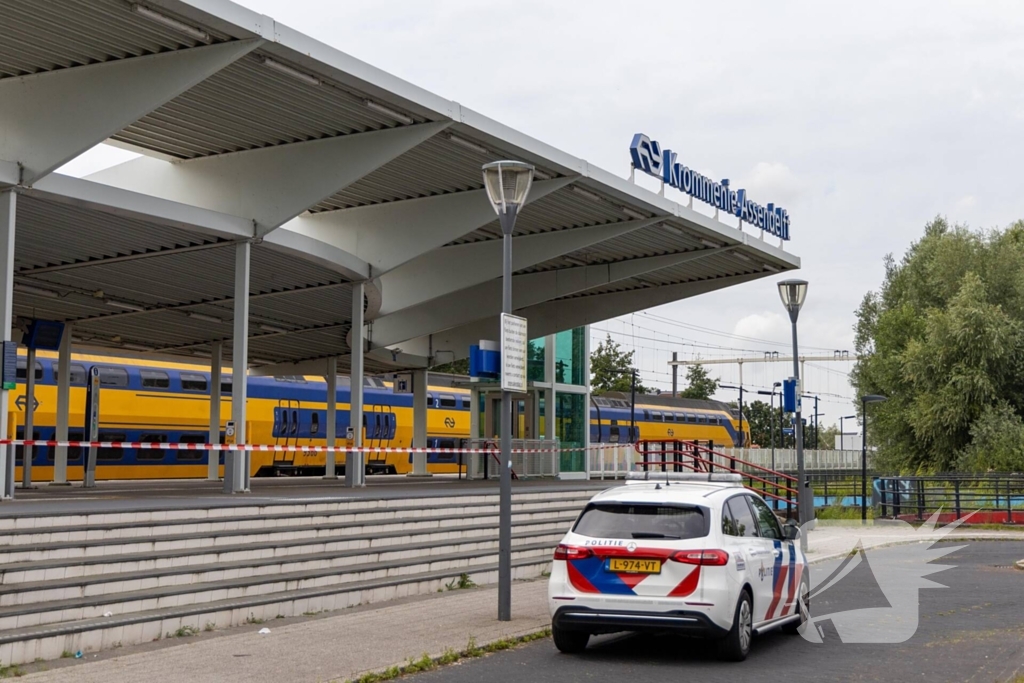 Persoon overleden na aanrijding met trein op station