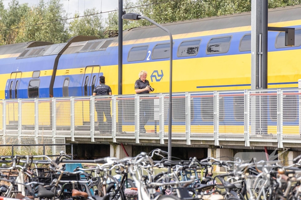 Persoon overleden na aanrijding met trein op station