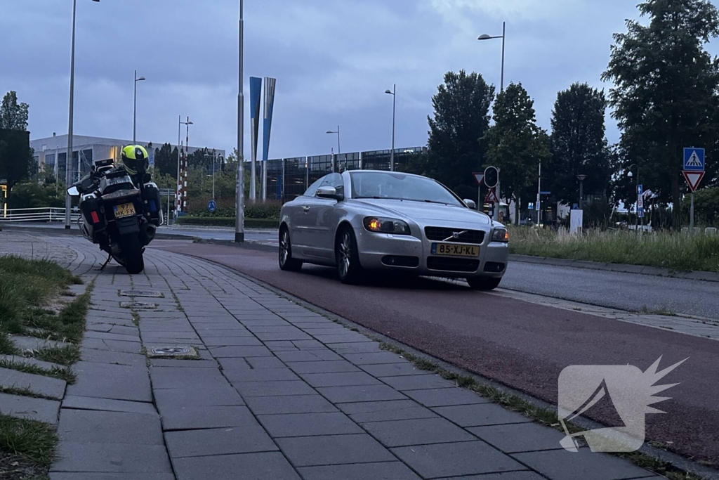 Vermoedelijk beschonken bestuurder met lekke band strand