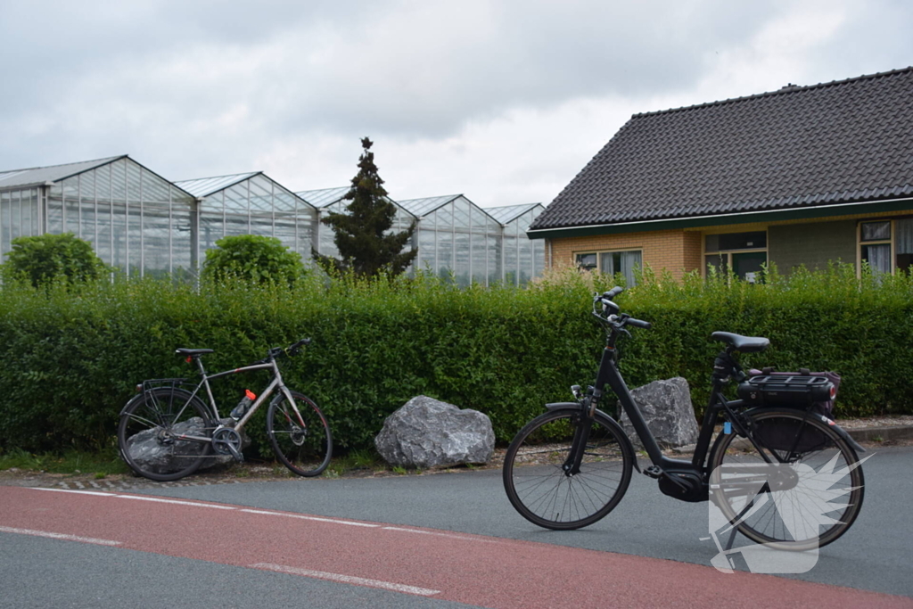 Twee fietsers komen met elkaar in botsing