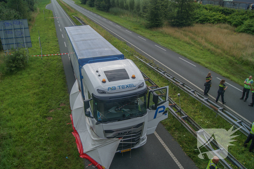 Voetganger overleden na aanrijding met vrachtwagen