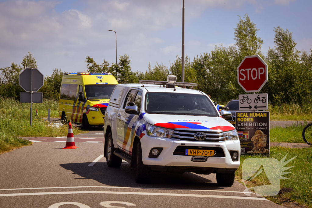 Wielrenner gewond bij botsing met bestelbus