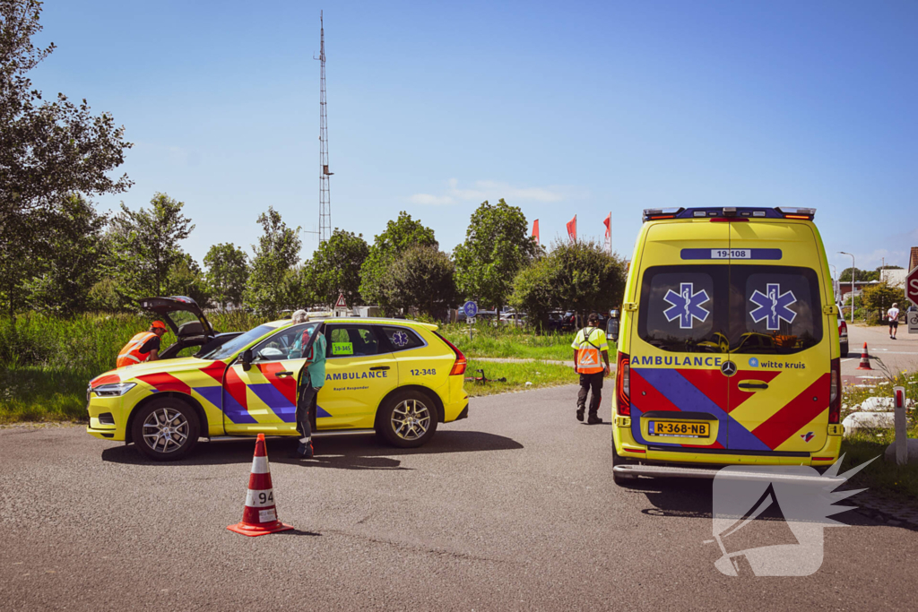 Wielrenner gewond bij botsing met bestelbus