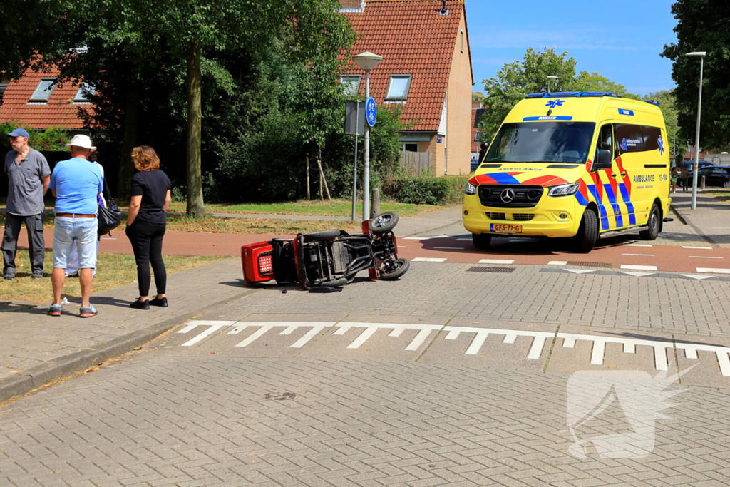 Scootmobieler aangereden door automobilist, traumateam ingezet