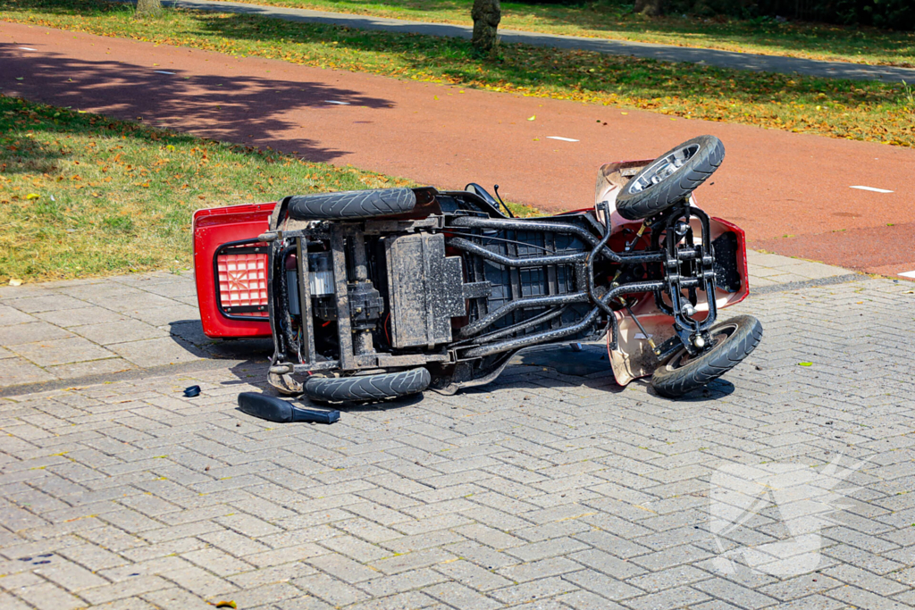 Scootmobieler aangereden door automobilist, traumateam ingezet