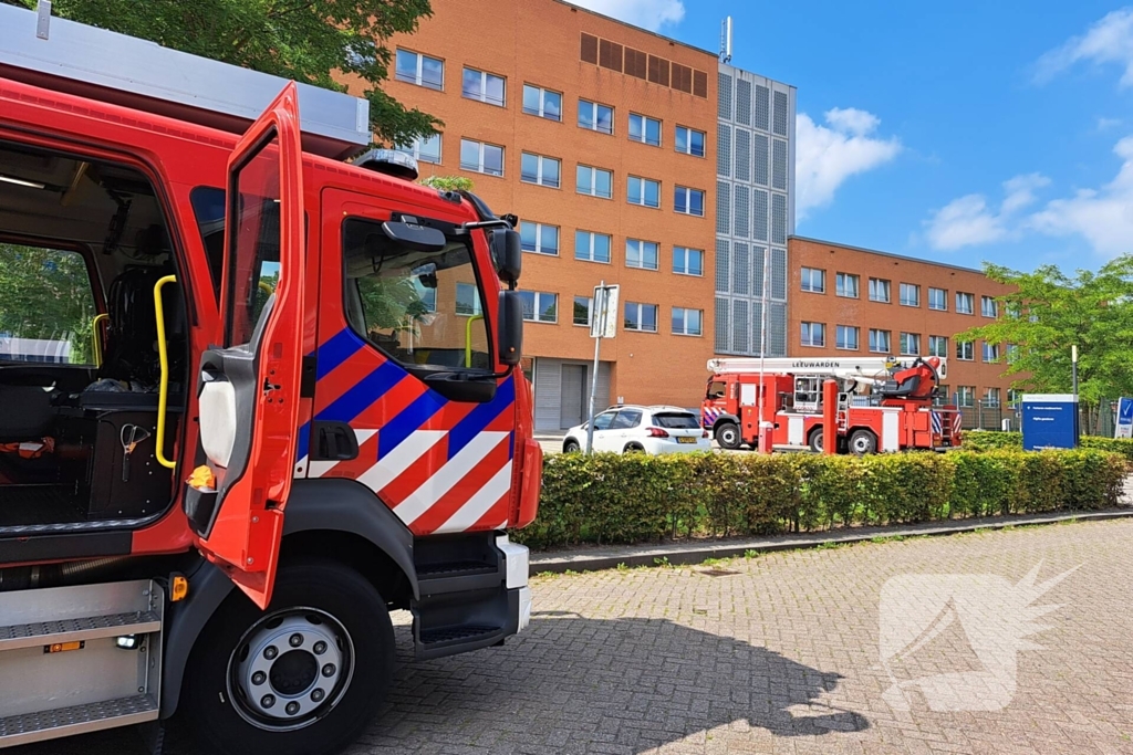 Brand op dak kantoorgebouw tijdens werkzaamheden