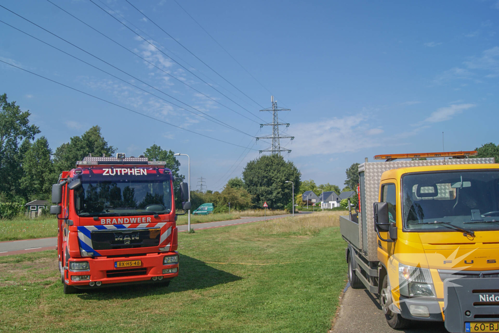 Brandweer in actie voor brandende band