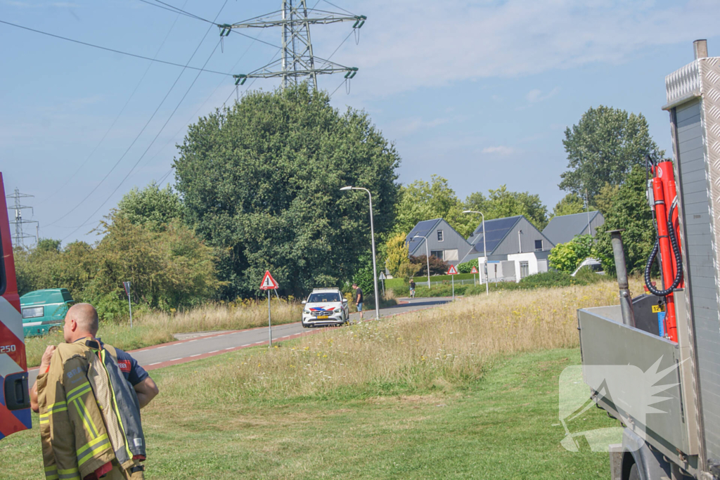 Brandweer in actie voor brandende band