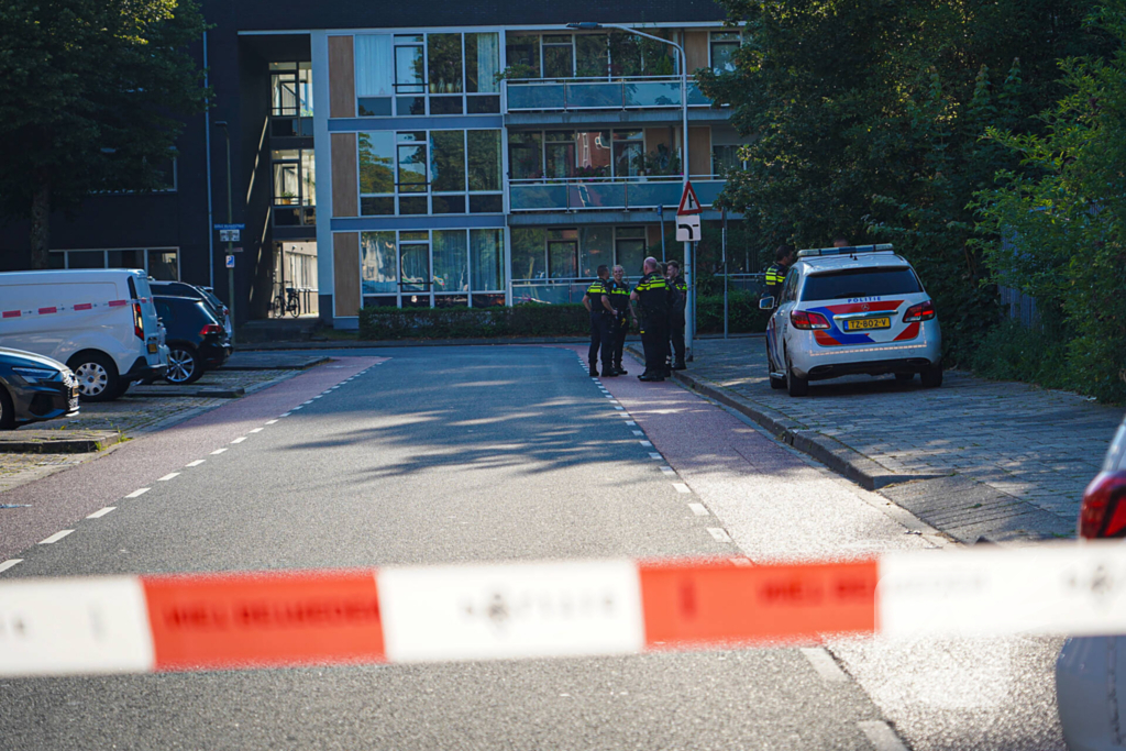 Aanhouding bij inval en onderzoek naar incident bij flat