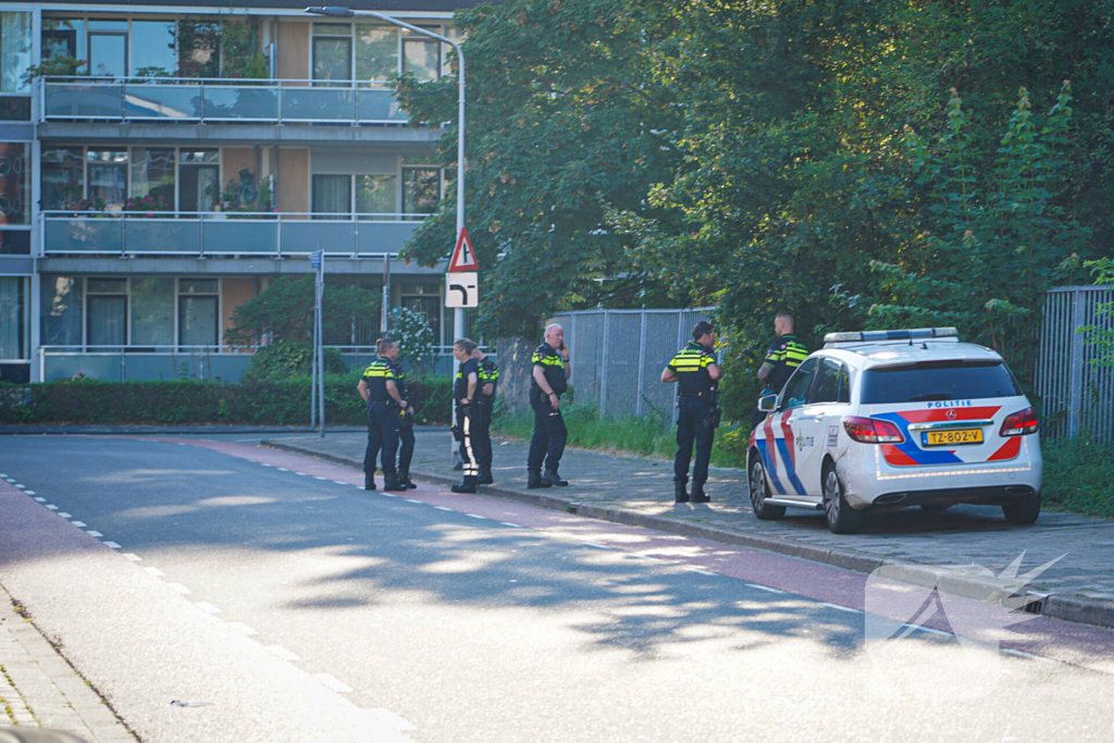 Aanhouding bij inval en onderzoek naar incident bij flat