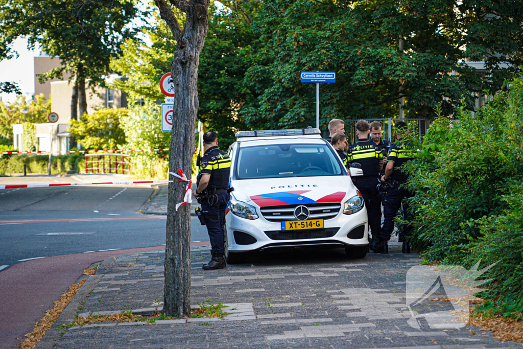 Aanhouding bij inval en onderzoek naar incident bij flat