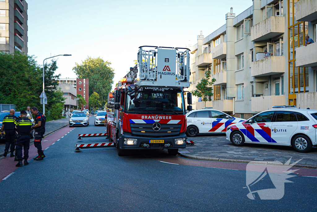 Aanhouding bij inval en onderzoek naar incident bij flat