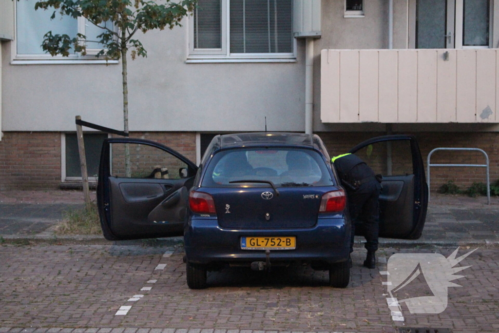 Aanhouding bij inval en onderzoek naar incident bij flat