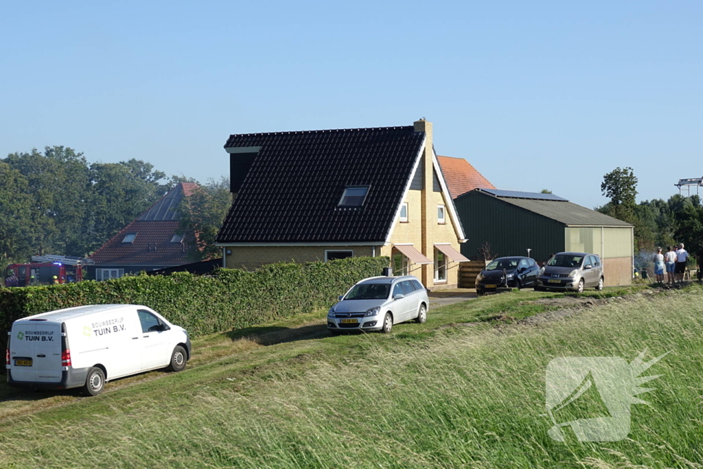 Afvalverbranding breidt zich uit bij boerderij