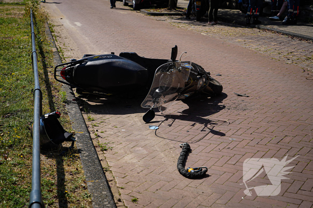 Scooterrijder geschept door automobilist