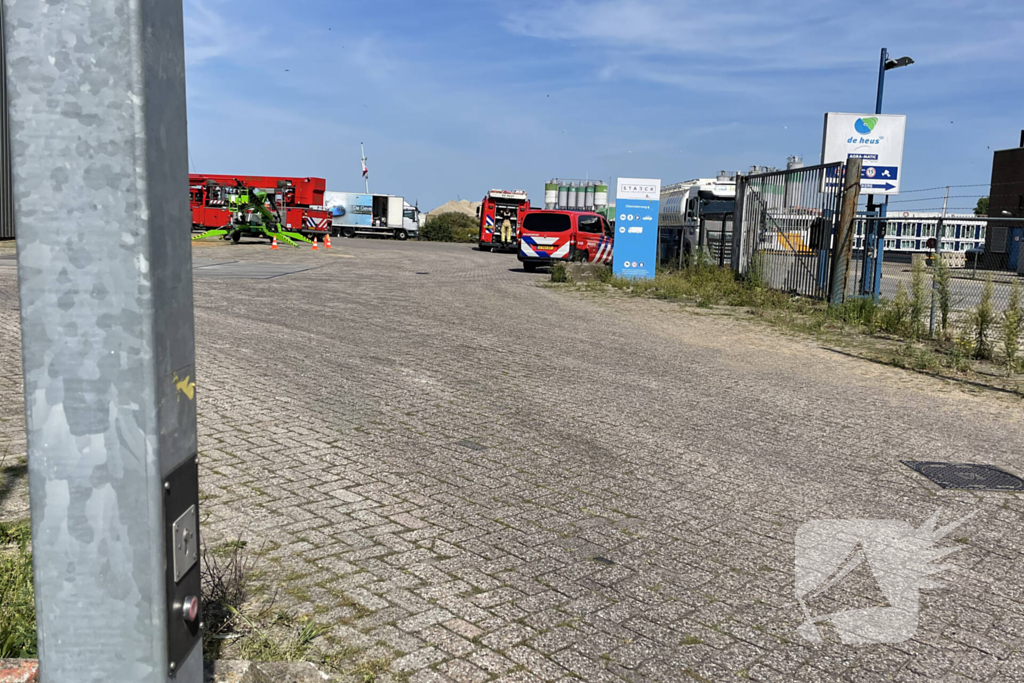 Hulpdiensten ingezet voor gevallen persoon in schip