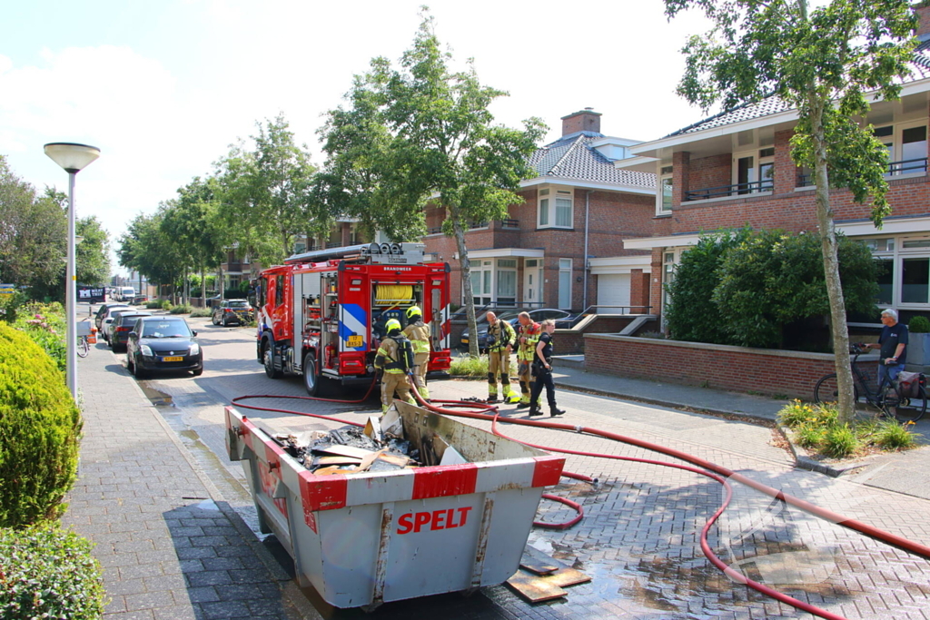 Brandweer ingezet voor brandende bouwcontainer